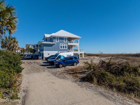 A home in North Topsail Beach