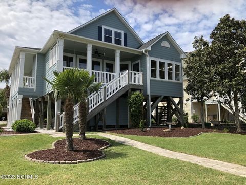 A home in Oak Island