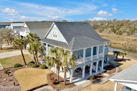 A home in Oak Island