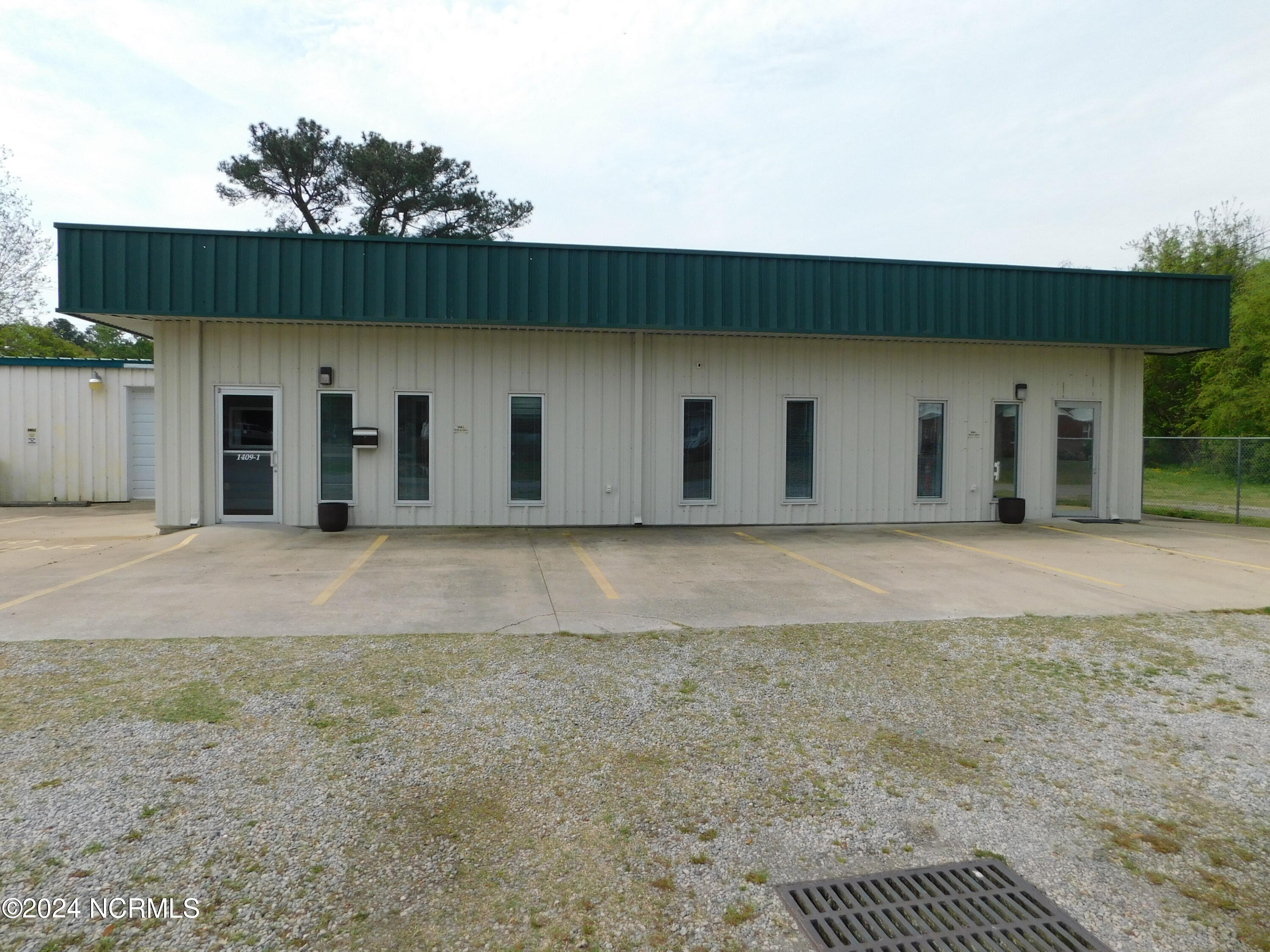 1409 W Church St, Elizabeth City, NC 27909