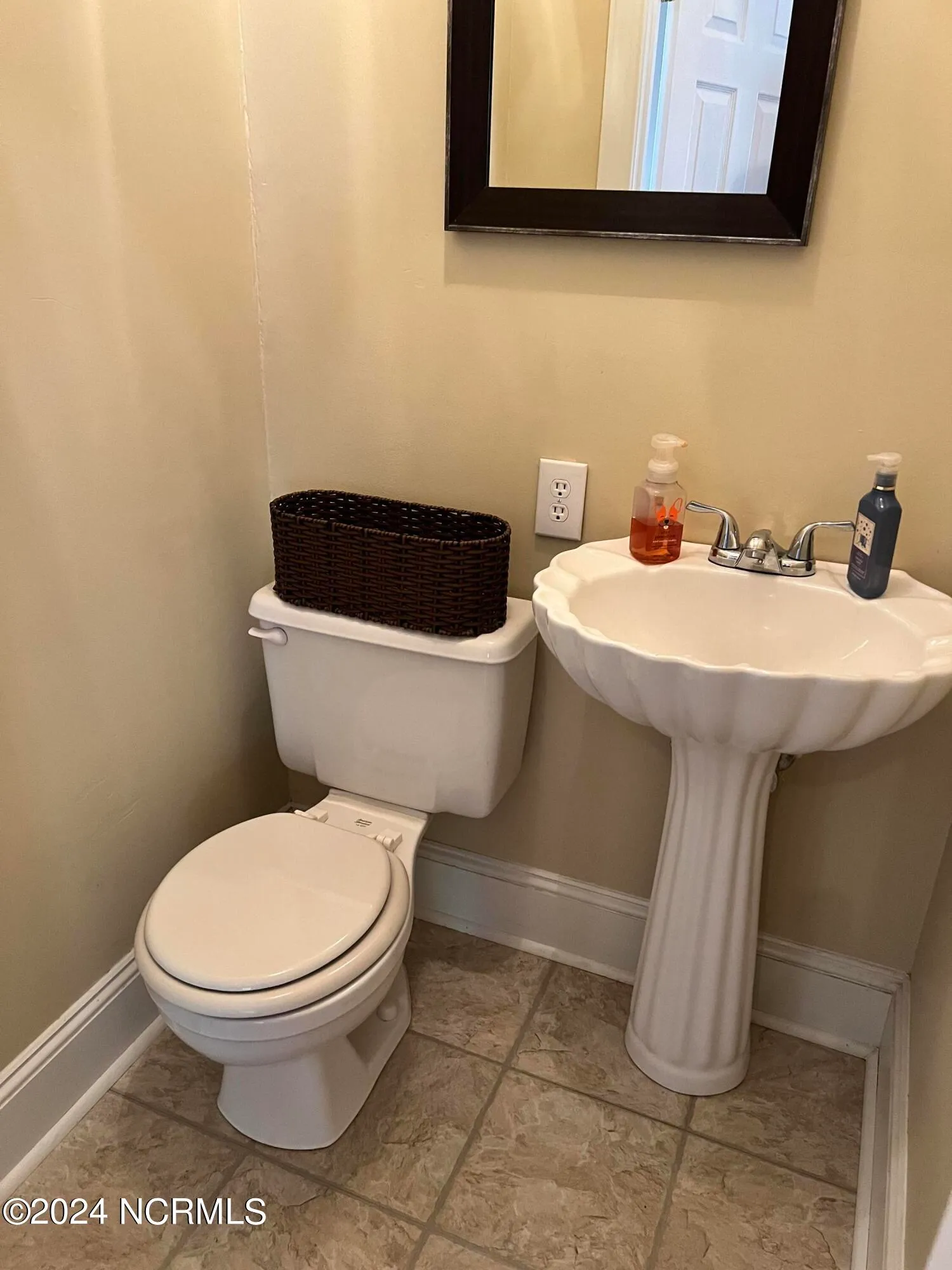 Kinston, North Carolina 28504, United States, 3 Bedrooms Bedrooms, ,3 BathroomsBathrooms,Residential,Active,63111