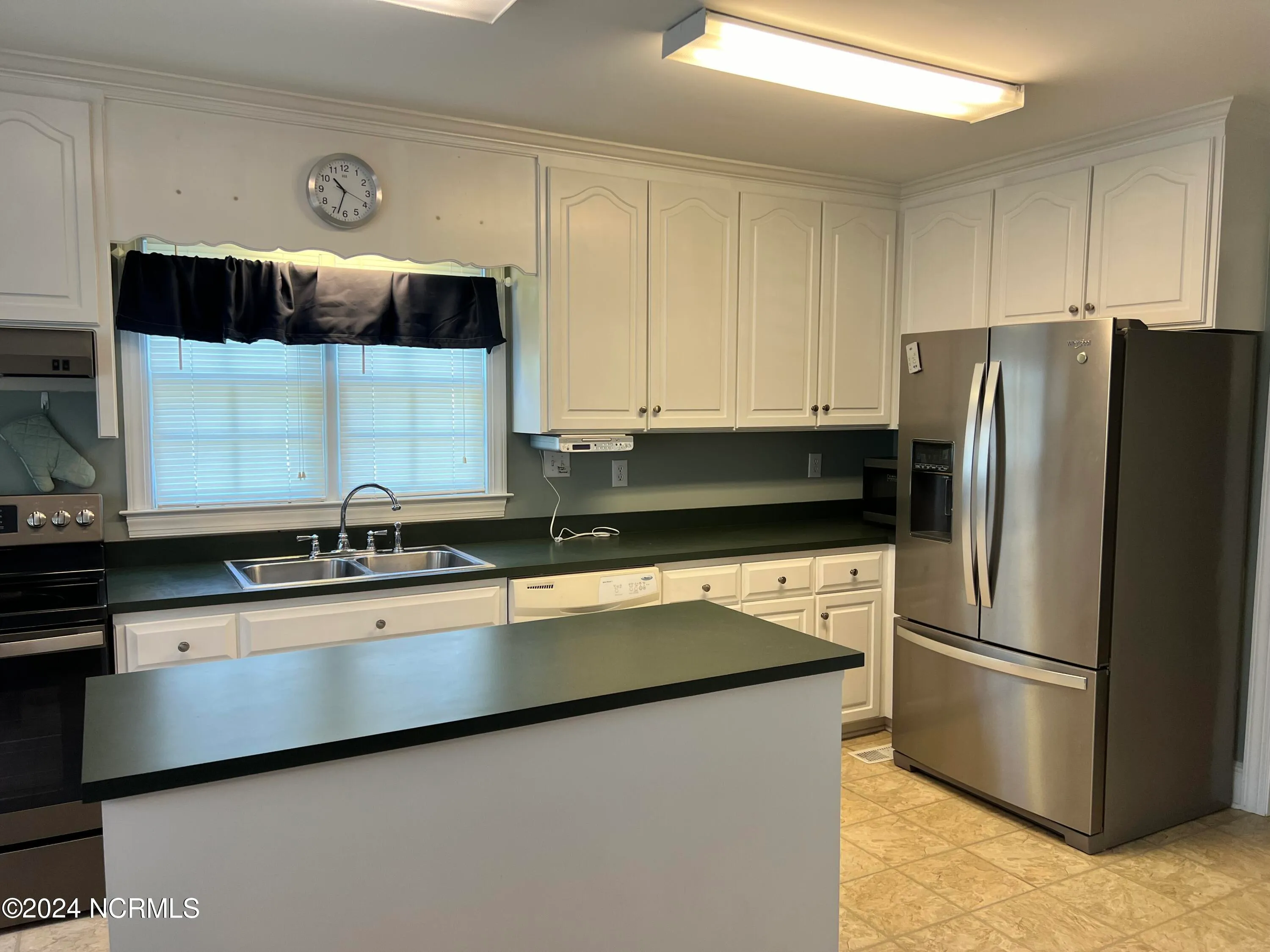 Kinston, North Carolina 28504, United States, 3 Bedrooms Bedrooms, ,3 BathroomsBathrooms,Residential,Active,63111