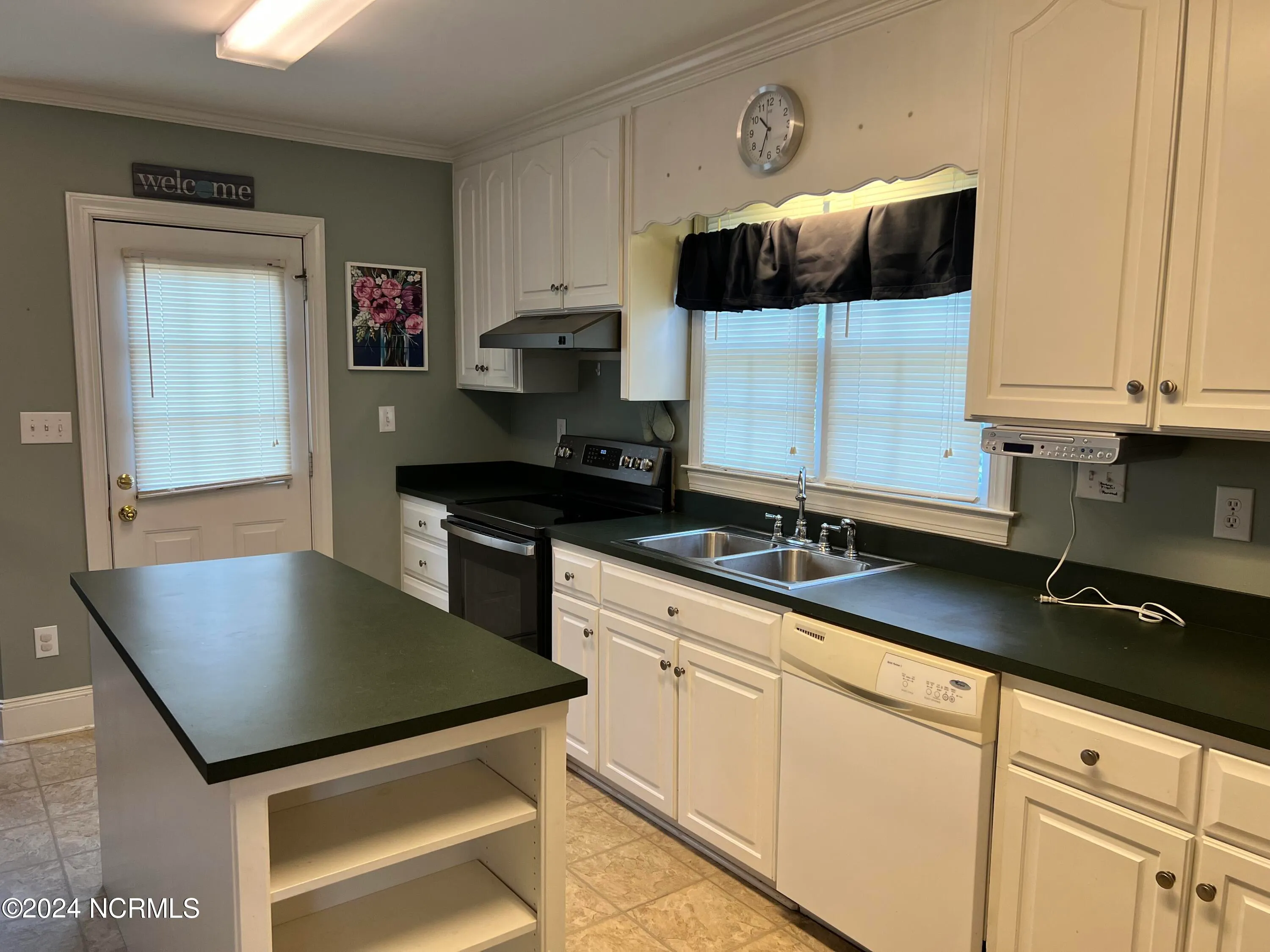 Kinston, North Carolina 28504, United States, 3 Bedrooms Bedrooms, ,3 BathroomsBathrooms,Residential,Active,63111