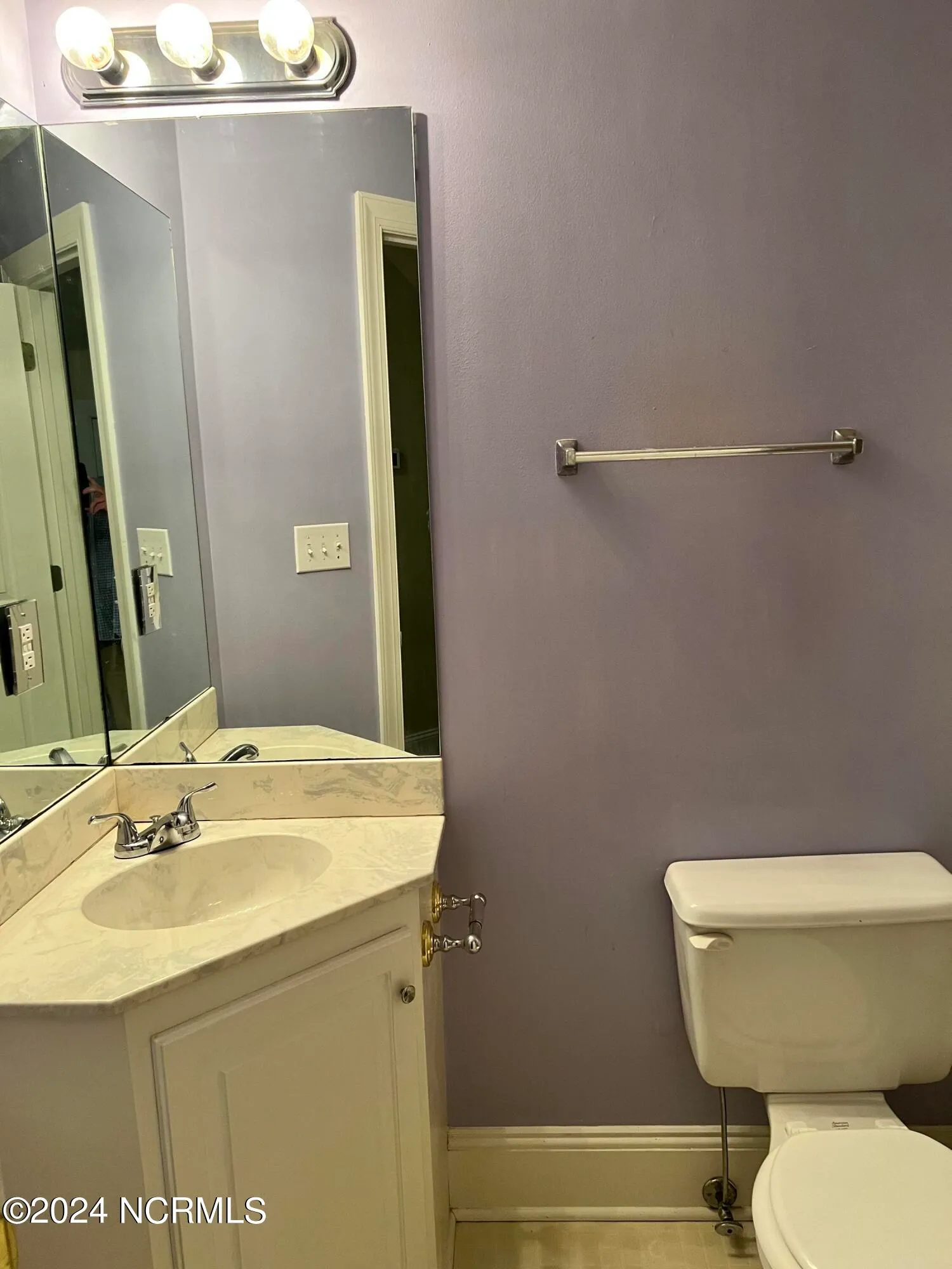 Kinston, North Carolina 28504, United States, 3 Bedrooms Bedrooms, ,3 BathroomsBathrooms,Residential,Active,63111