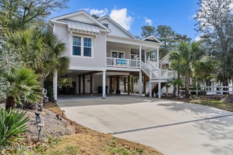 A home in Oak Island