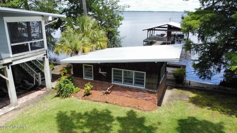 A home in Lake Waccamaw