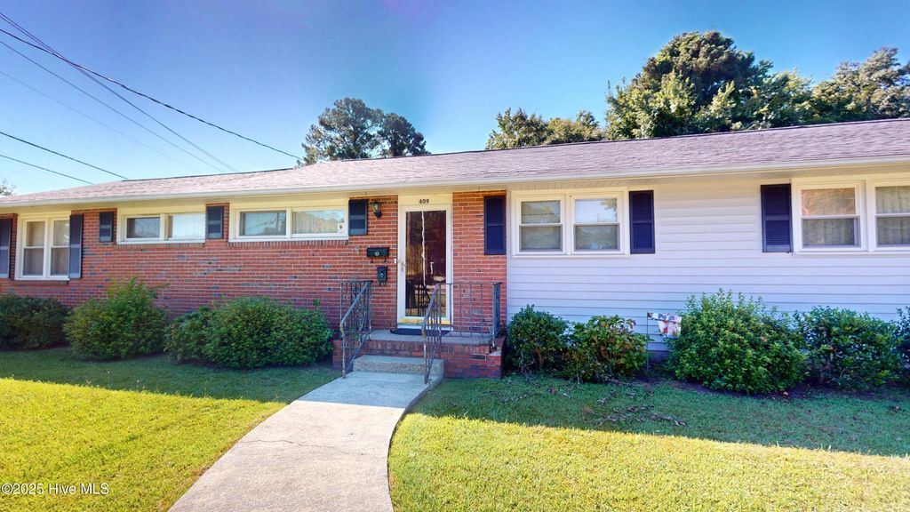 Photo of 409 Henderson Drive, Jacksonville, NC 28540 (MLS # 100531550)