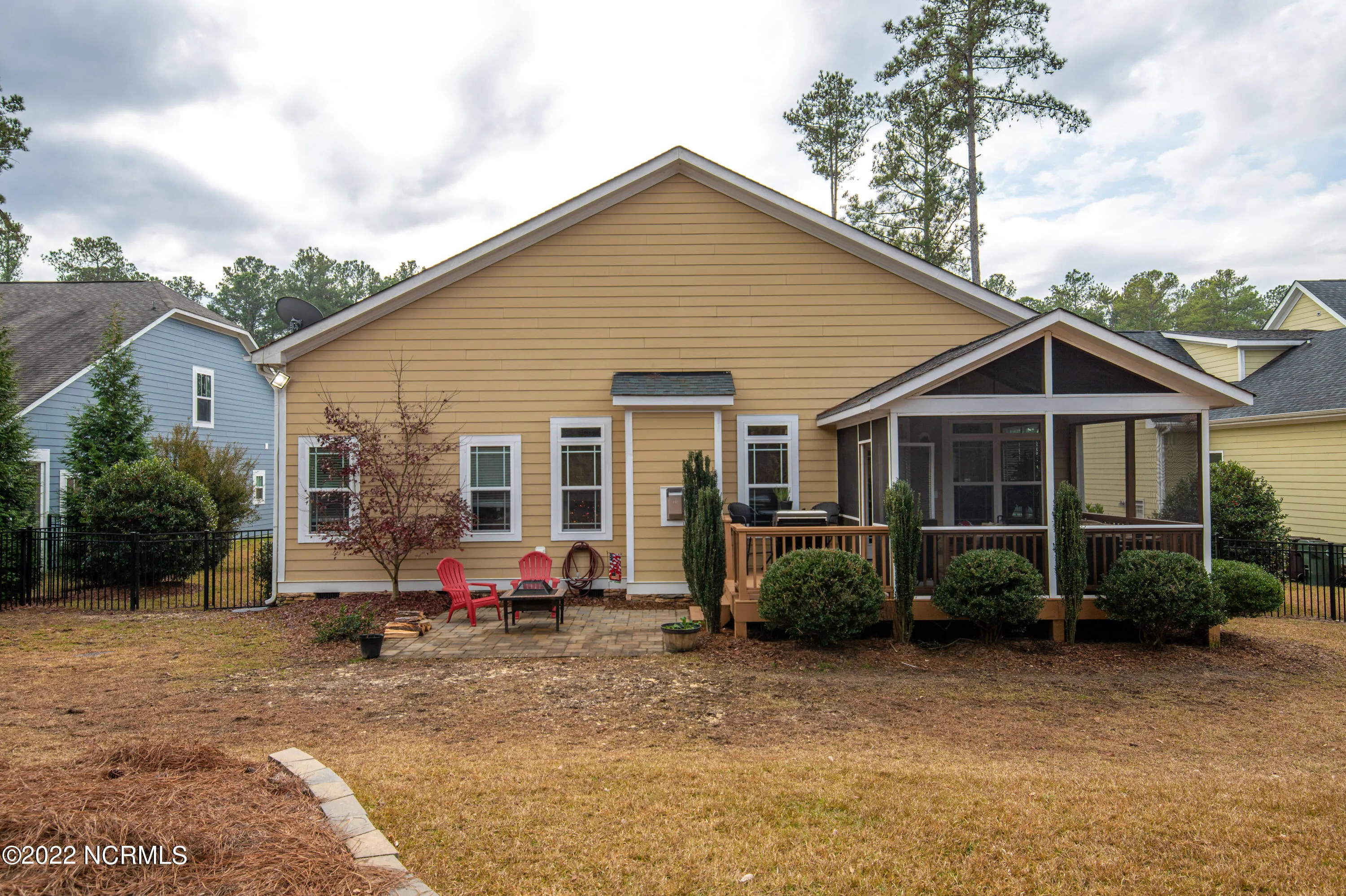 Aberdeen, North Carolina 28315, United States, 3 Bedrooms Bedrooms, ,2 BathroomsBathrooms,Residential,Pending,26724