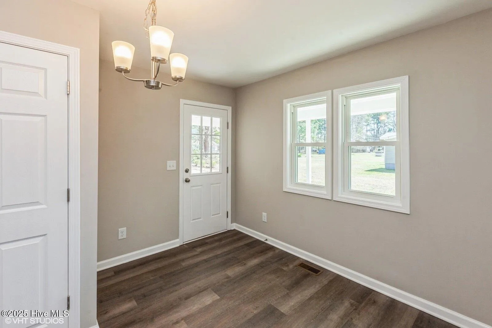 Rocky Point, North Carolina 28457, United States, 2 Bedrooms Bedrooms, ,1 BathroomBathrooms,Residential,Pending,98527