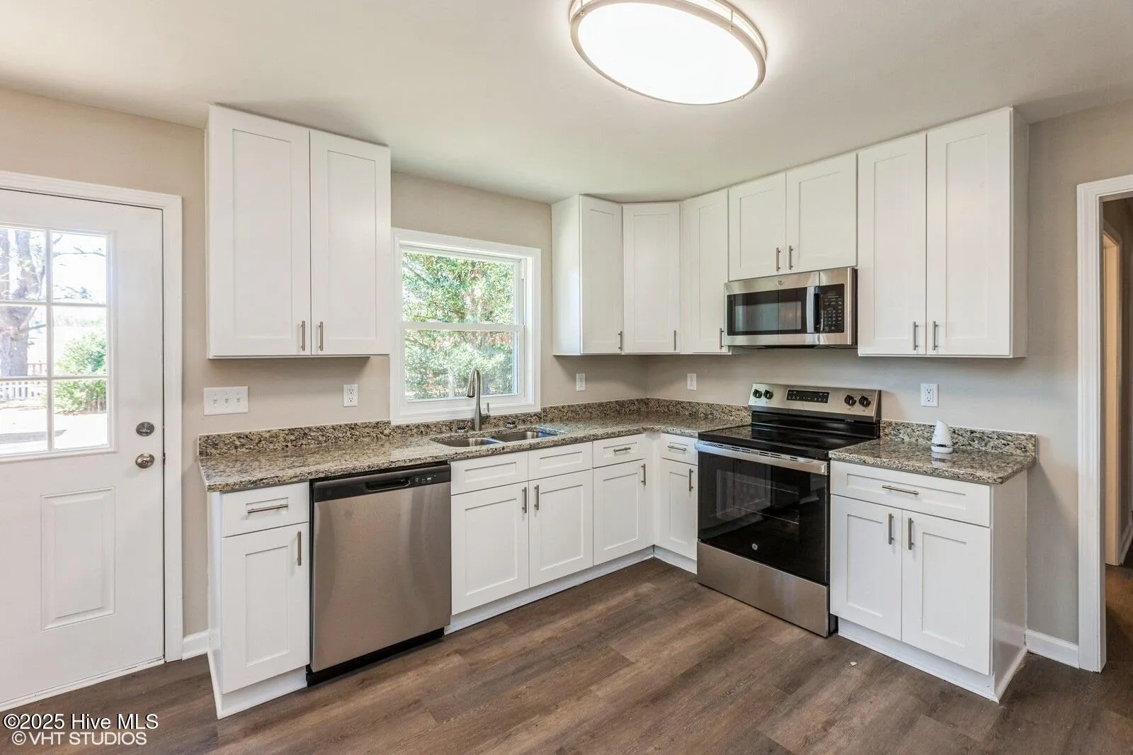 Rocky Point, North Carolina 28457, United States, 2 Bedrooms Bedrooms, ,1 BathroomBathrooms,Residential,Pending,98527