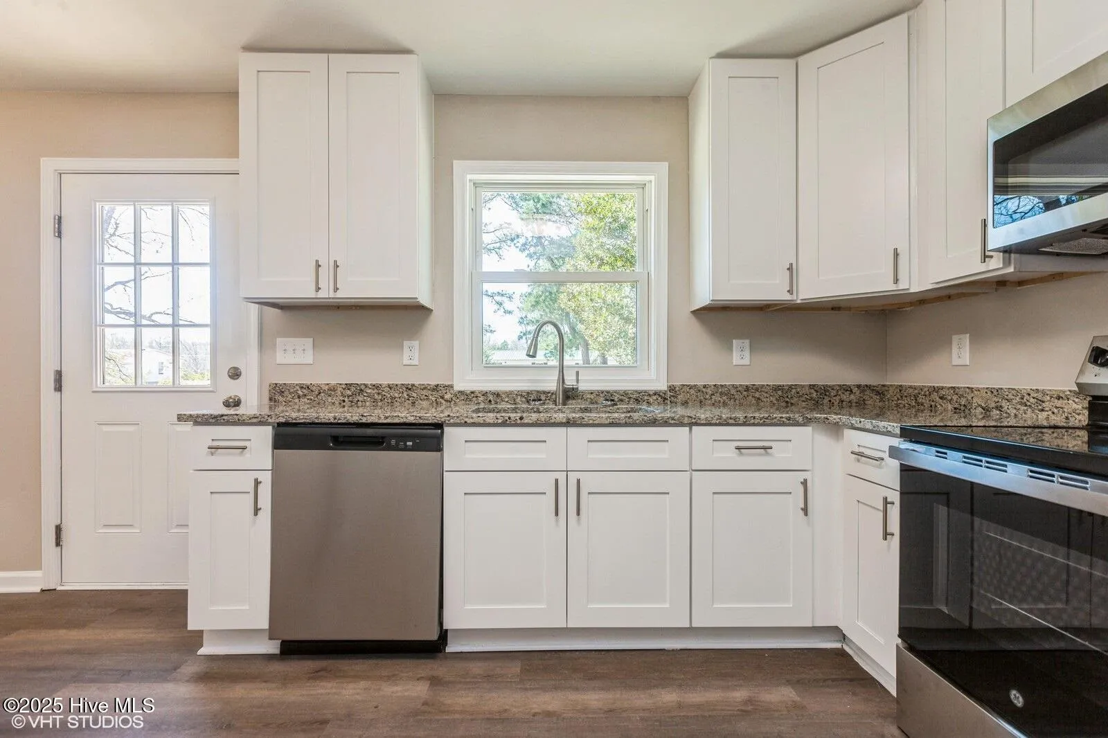 Rocky Point, North Carolina 28457, United States, 2 Bedrooms Bedrooms, ,1 BathroomBathrooms,Residential,Pending,98527