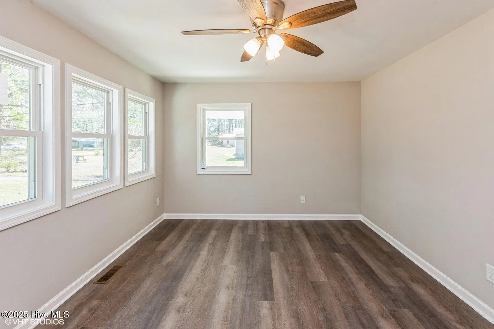 Rocky Point, North Carolina 28457, United States, 2 Bedrooms Bedrooms, ,1 BathroomBathrooms,Residential,Pending,98527