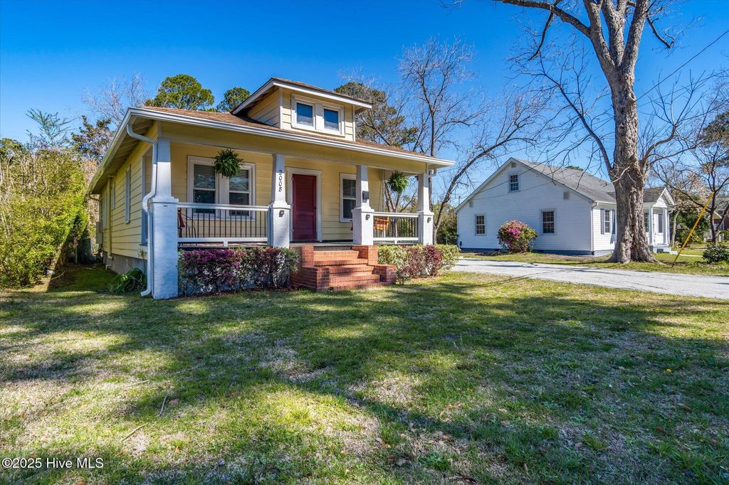 Photo of 2008 Trent Boulevard, New Bern, NC 28560 (MLS # 100537113)