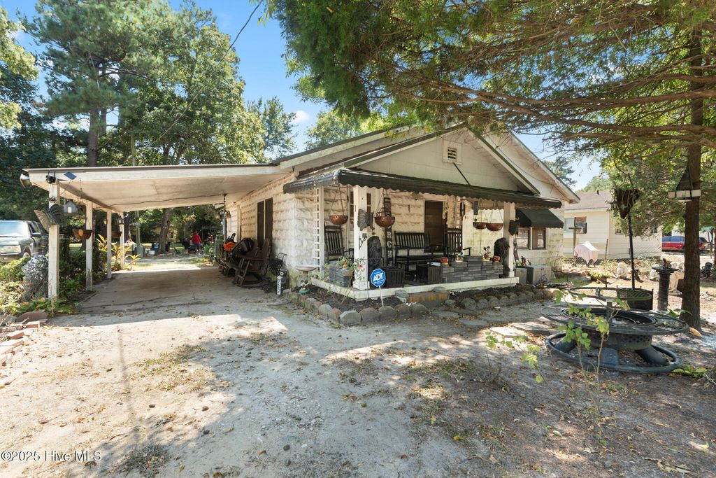 Photo of 201 Lee's Mill Road, Laurinburg, NC 28352 (MLS # 100529748)