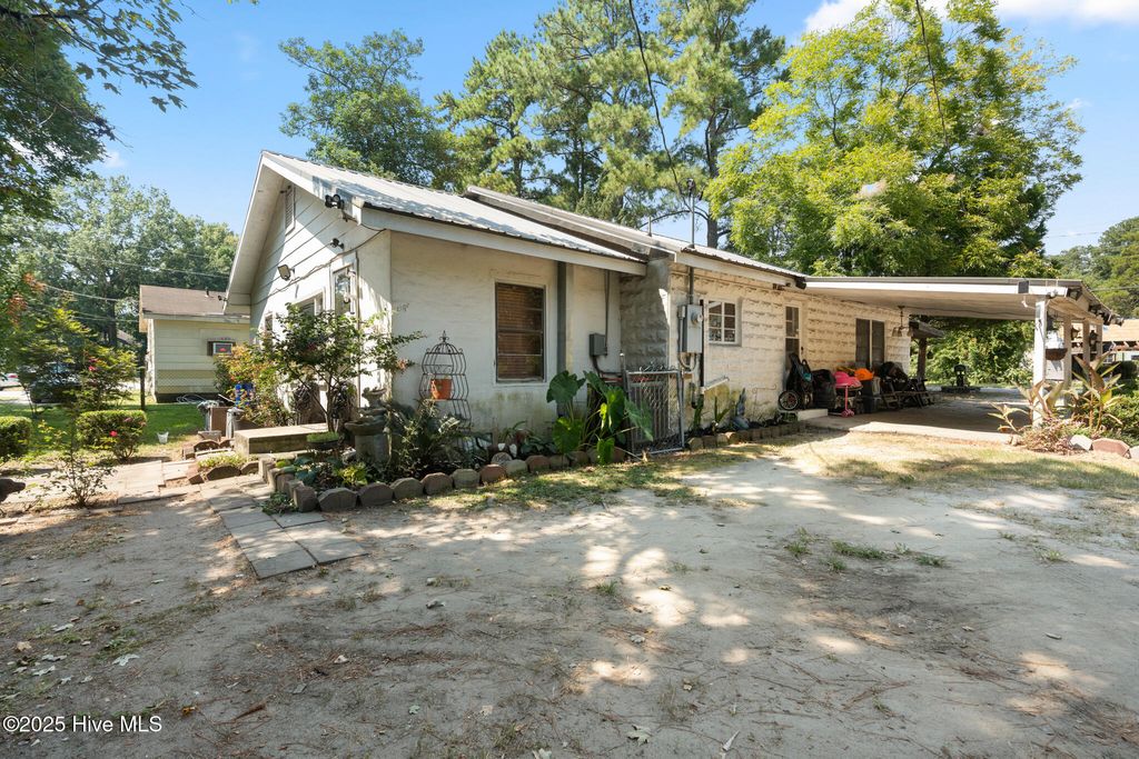 Photo of 201 Lee's Mill Road, Laurinburg, NC 28352 (MLS # 100529748)