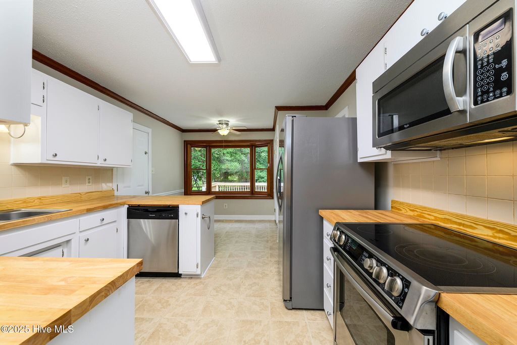 Photo of 3422 Stratford Road, Trent Woods, NC 28562 (MLS # 100530701)