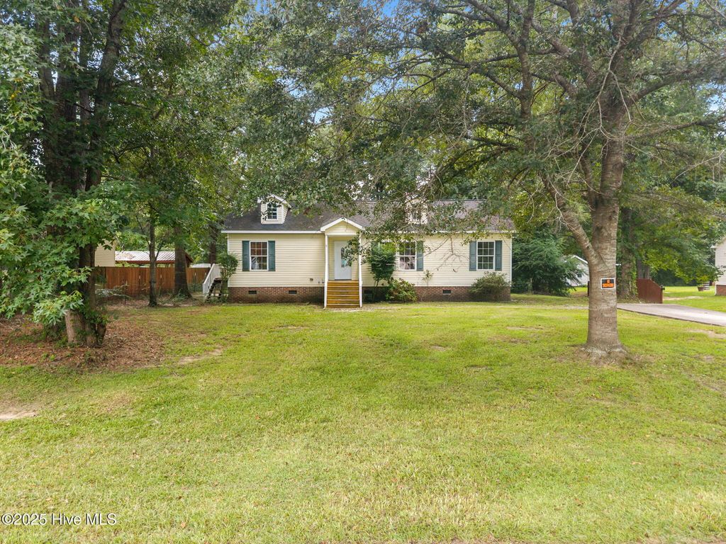 Photo of 111 Dreyton Hall Court, Rocky Point, NC 28457 (MLS # 100523947)