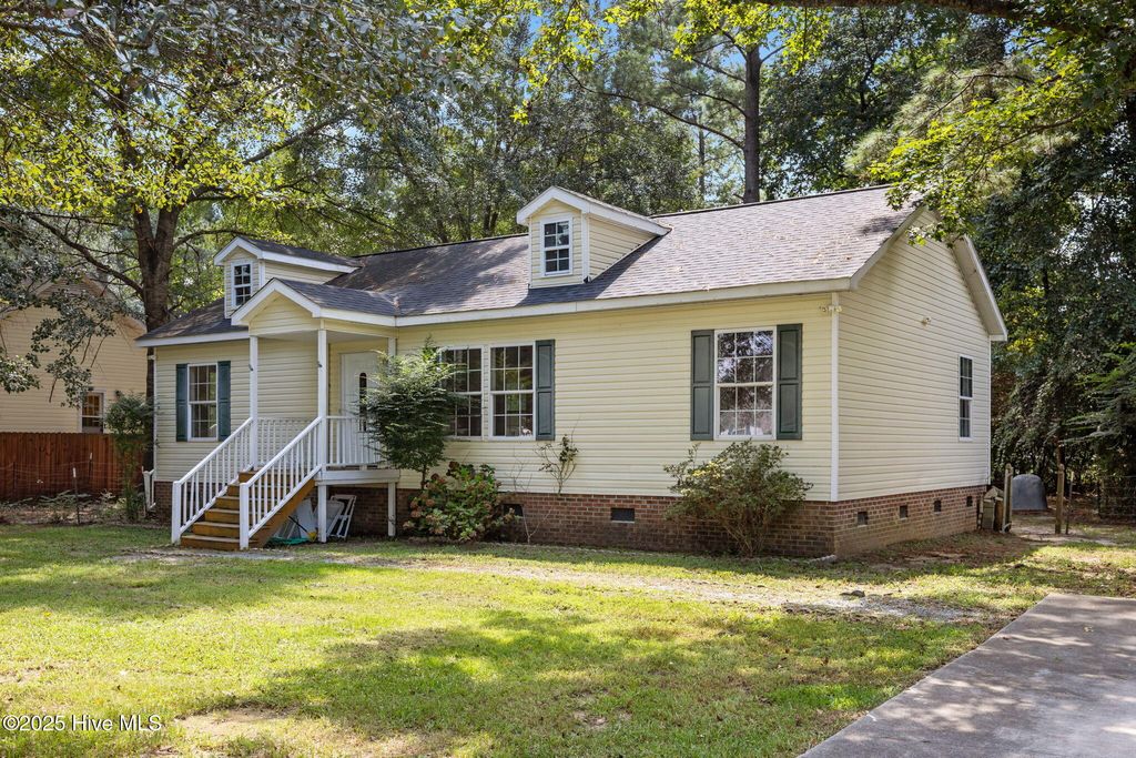 Photo of 111 Dreyton Hall Court, Rocky Point, NC 28457 (MLS # 100523947)