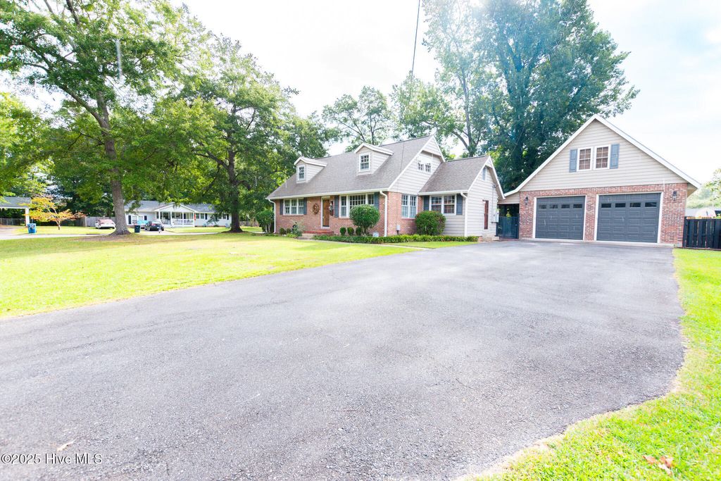 Photo of 818 Edgewood Drive, Jacksonville, NC 28540 (MLS # 100529268)