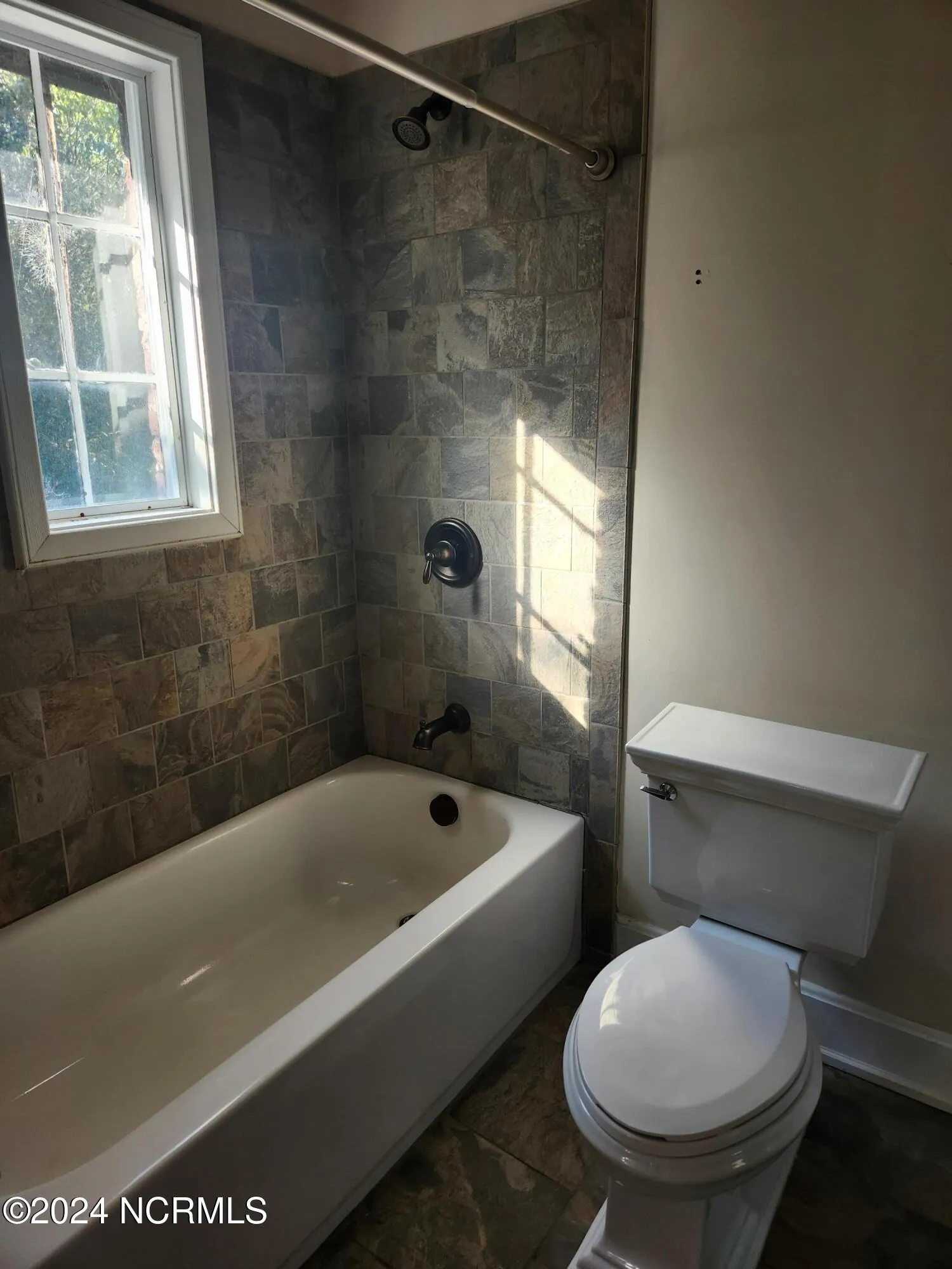 Goldsboro, North Carolina 27530, United States, 3 Bedrooms Bedrooms, ,3 BathroomsBathrooms,Residential,Pending,39313