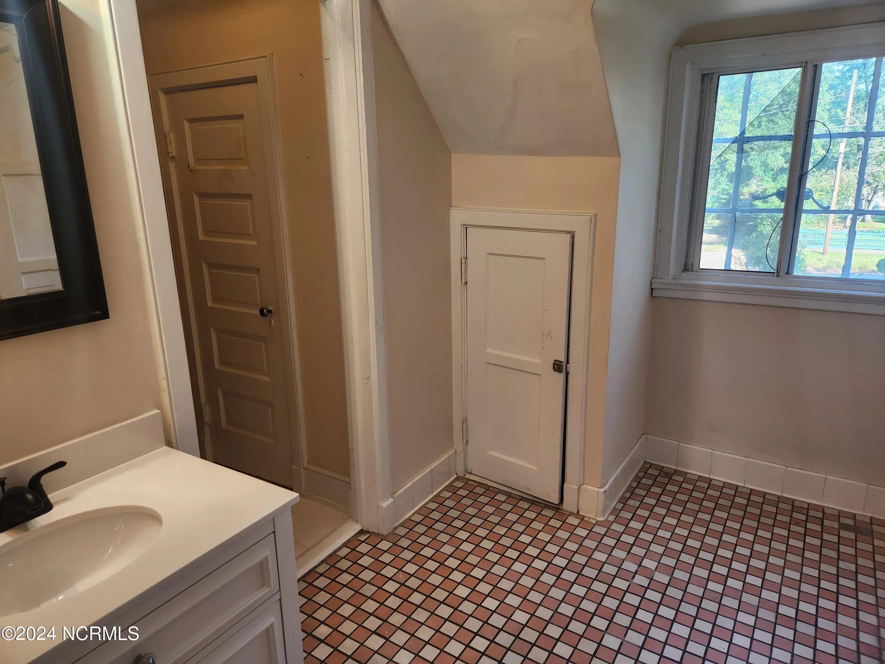 Goldsboro, North Carolina 27530, United States, 3 Bedrooms Bedrooms, ,3 BathroomsBathrooms,Residential,Pending,39313