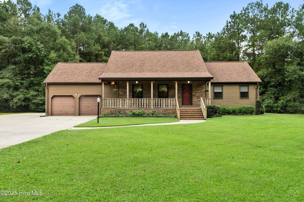 Photo of 275 Curtis Drive, Burgaw, NC 28425 (MLS # 100526893)