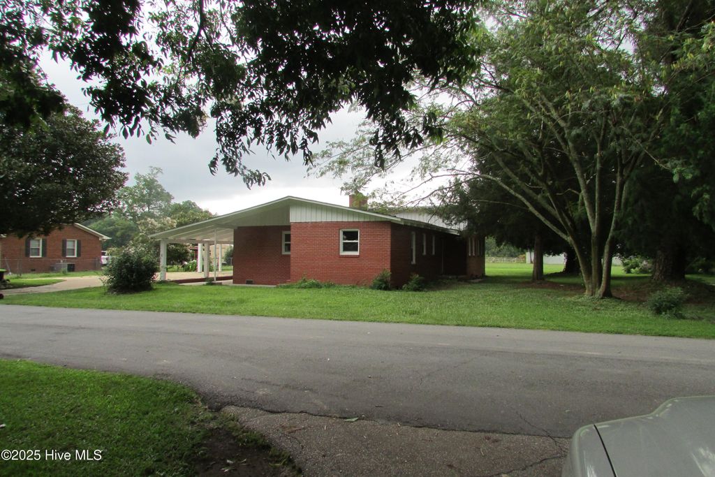 Photo of 105 W Faison Avenue, Turkey, NC 28393 (MLS # 100530510)
