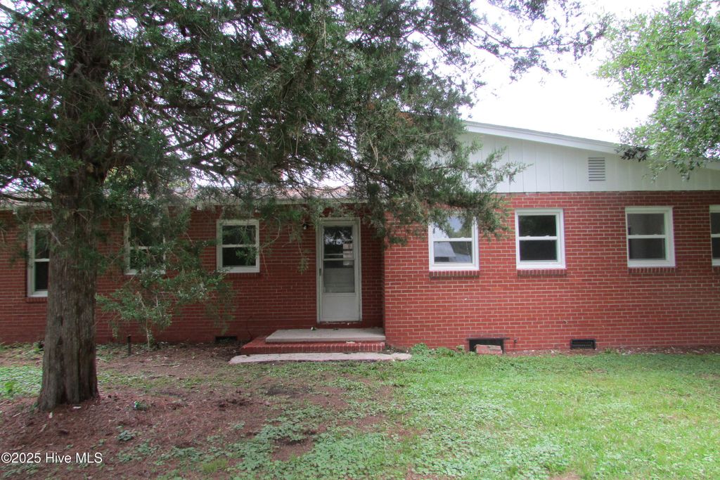 Photo of 105 W Faison Avenue, Turkey, NC 28393 (MLS # 100530510)