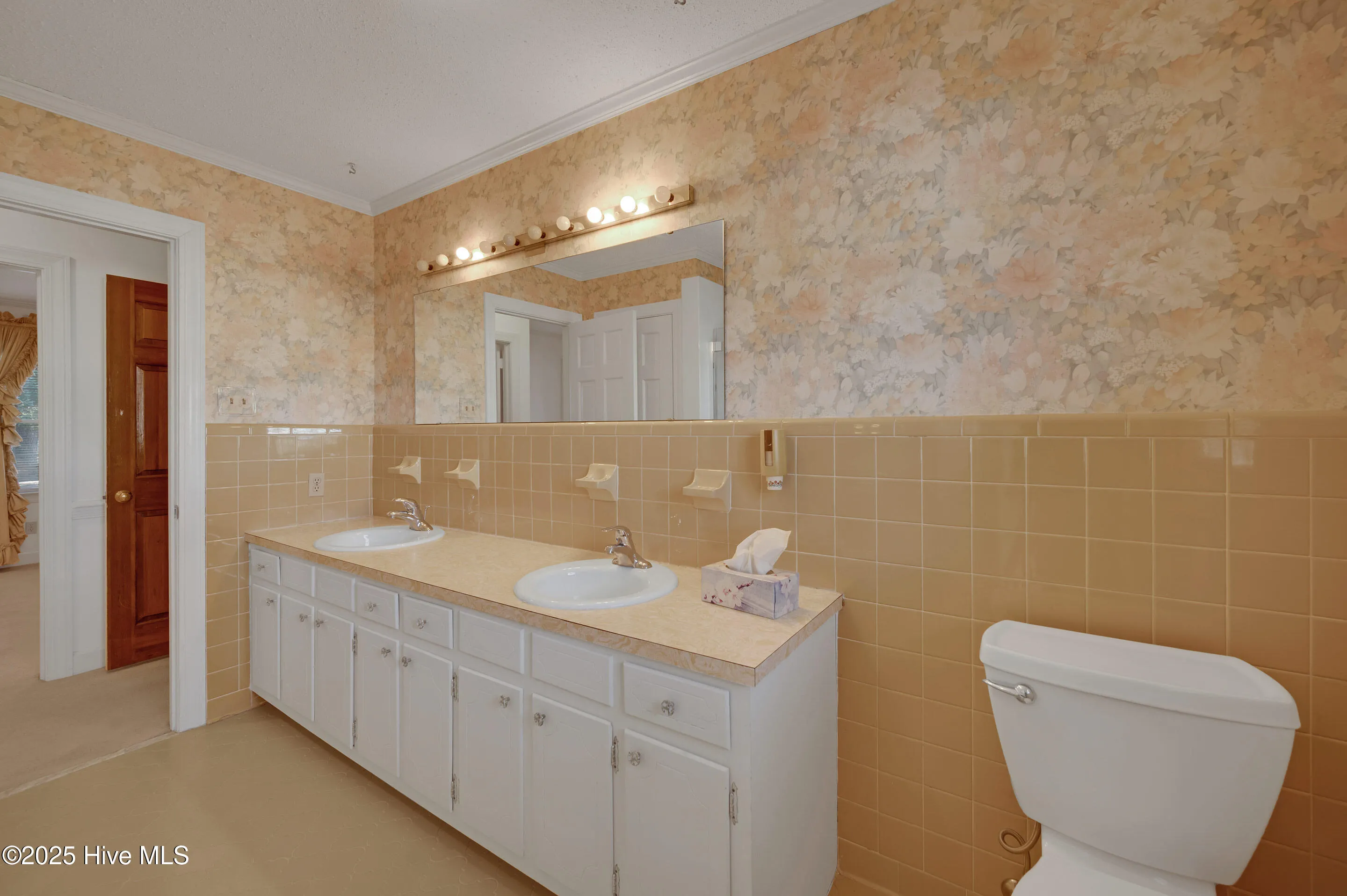 Greenville, North Carolina 27858, United States, 3 Bedrooms Bedrooms, ,2 BathroomsBathrooms,Residential,Active,15242