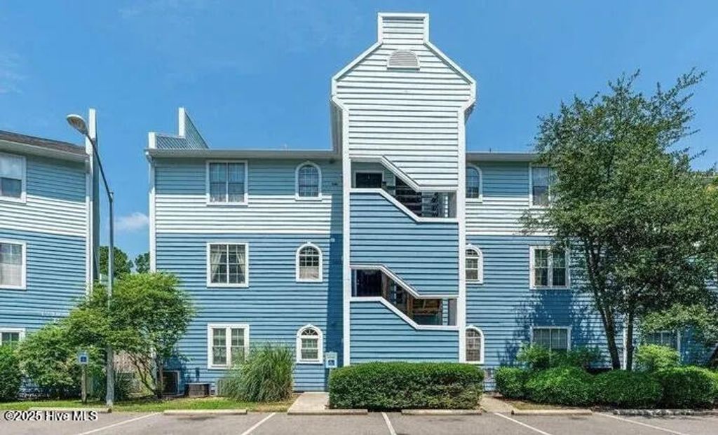 Photo of 4220 Wilshire Boulevard #304c, Wilmington, NC 28403 (MLS # 100514993)