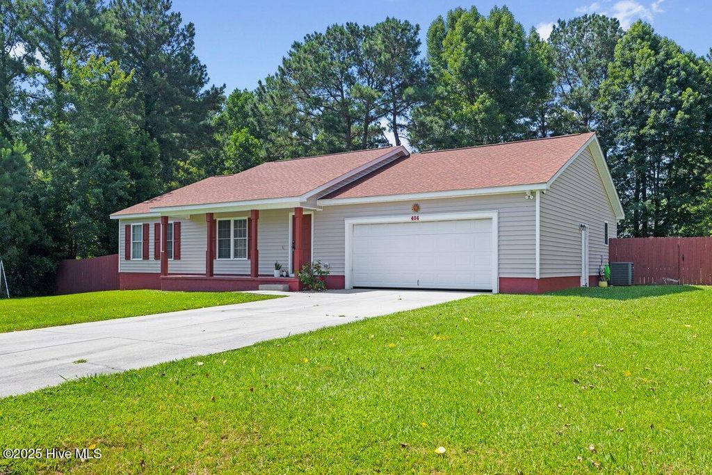 Photo of 404 Seahawk Court, Richlands, NC 28574 (MLS # 100534890)