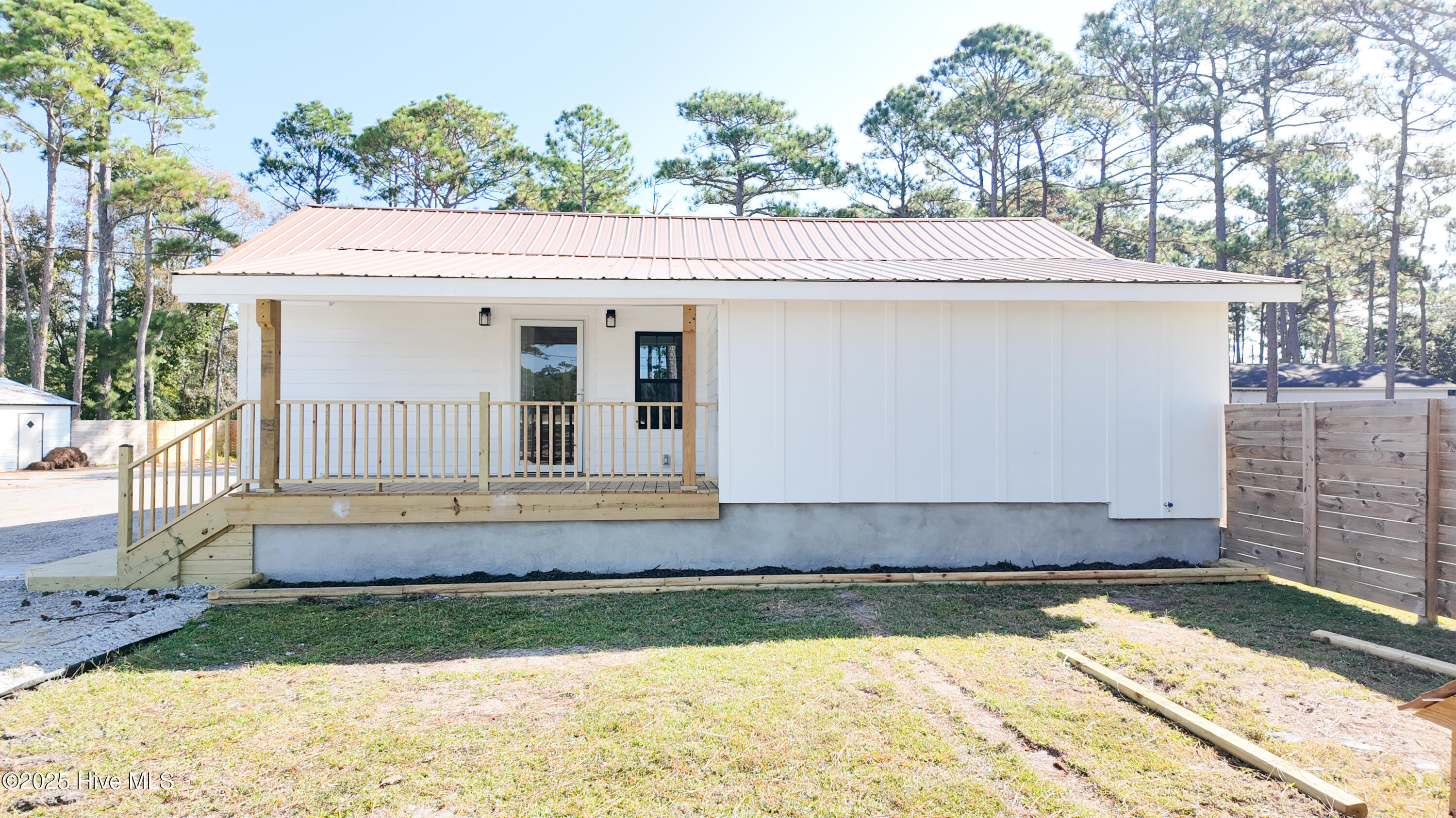 639 E Chatham Street