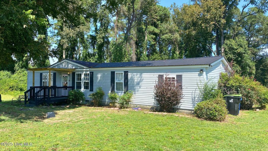 Photo of 304 W Foy Street, Richlands, NC 28574 (MLS # 100531700)