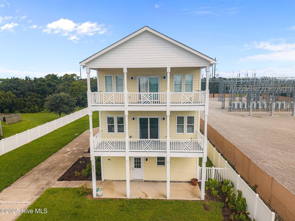 Photo of 232 Grandview Drive, Sneads Ferry, NC 28460 (MLS # 100525610)