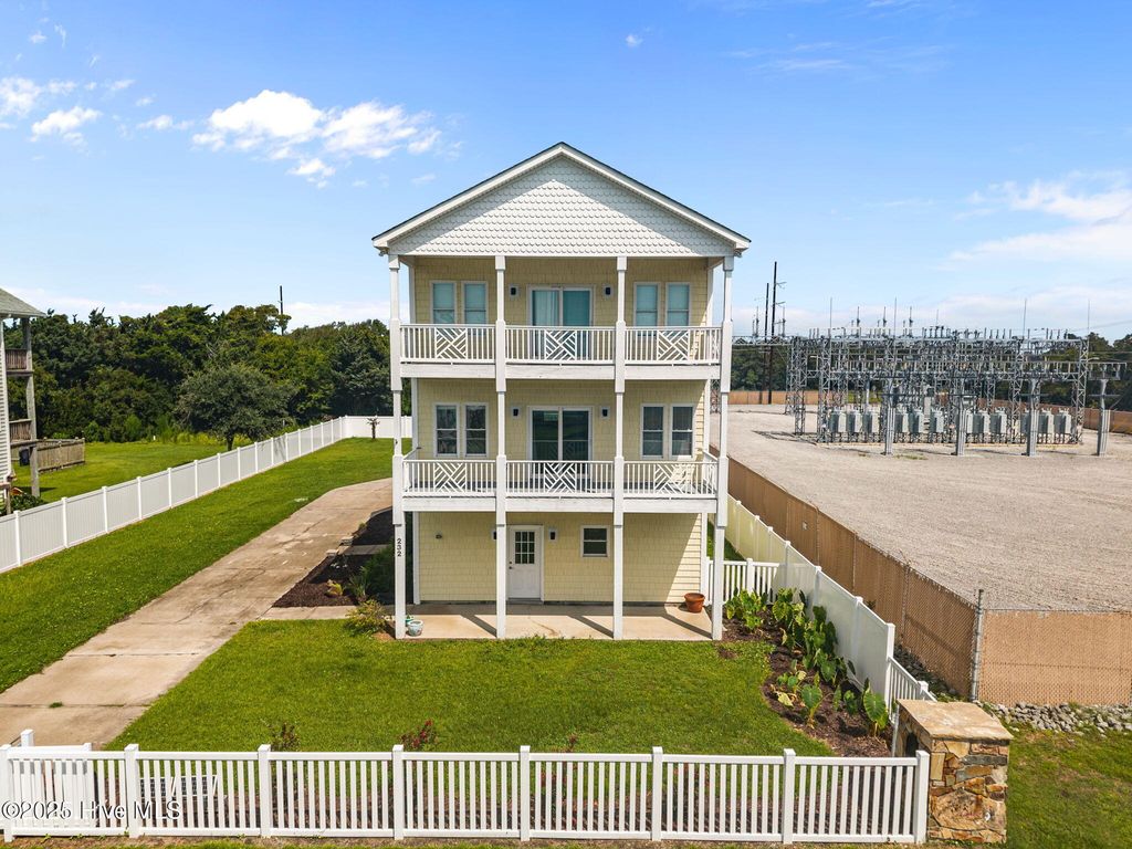 Photo of 232 Grandview Drive, Sneads Ferry, NC 28460 (MLS # 100525610)