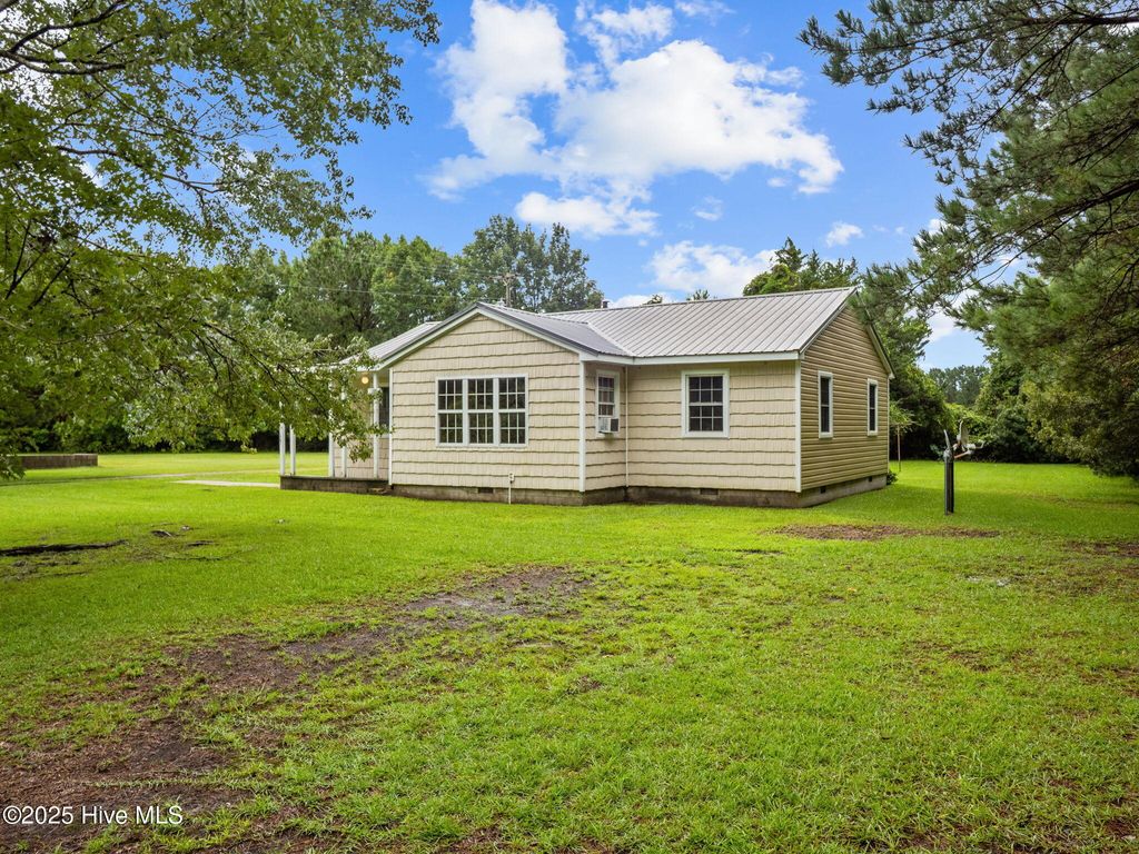 Photo of 195 Queens Creek Road, Swansboro, NC 28584 (MLS # 100526593)