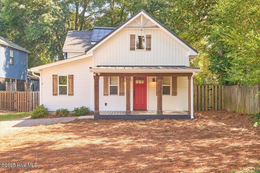 Photo of 415 W Vermont Avenue, Southern Pines, NC 28387 (MLS # 100535171)