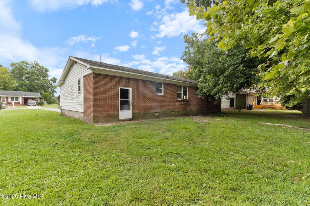 Photo of 2414 Glenda Street, Winterville, NC 28590 (MLS # 100522798)
