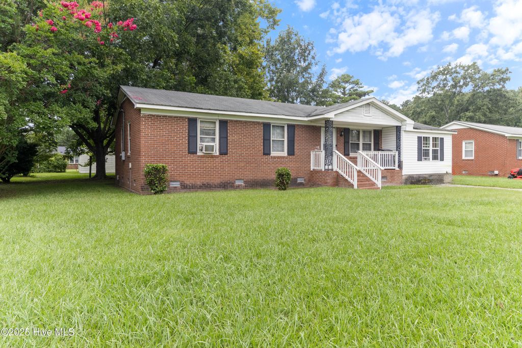 Photo of 2414 Glenda Street, Winterville, NC 28590 (MLS # 100522798)