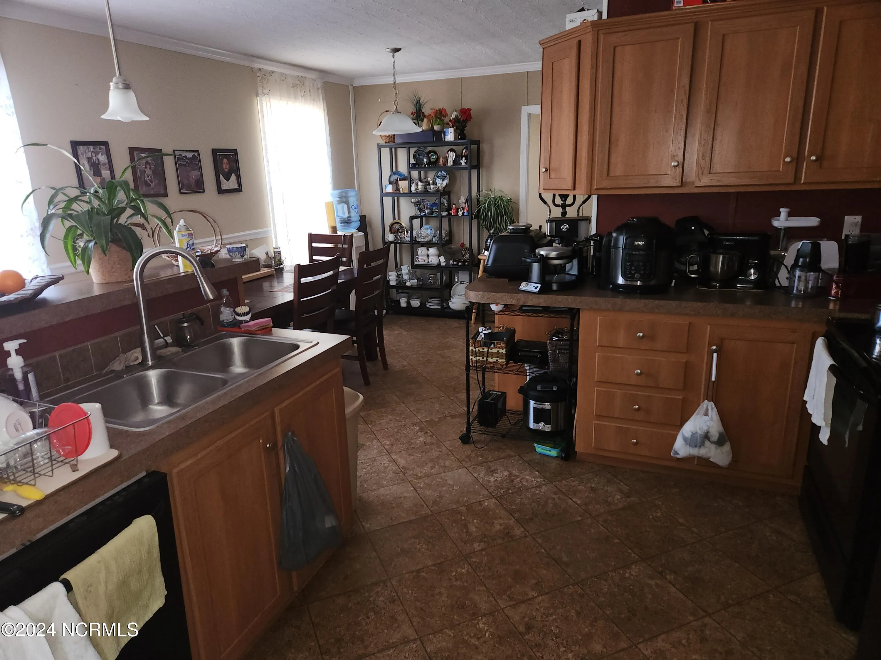 Dudley, North Carolina 28333, United States, 3 Bedrooms Bedrooms, ,2 BathroomsBathrooms,Residential,Pending,40463