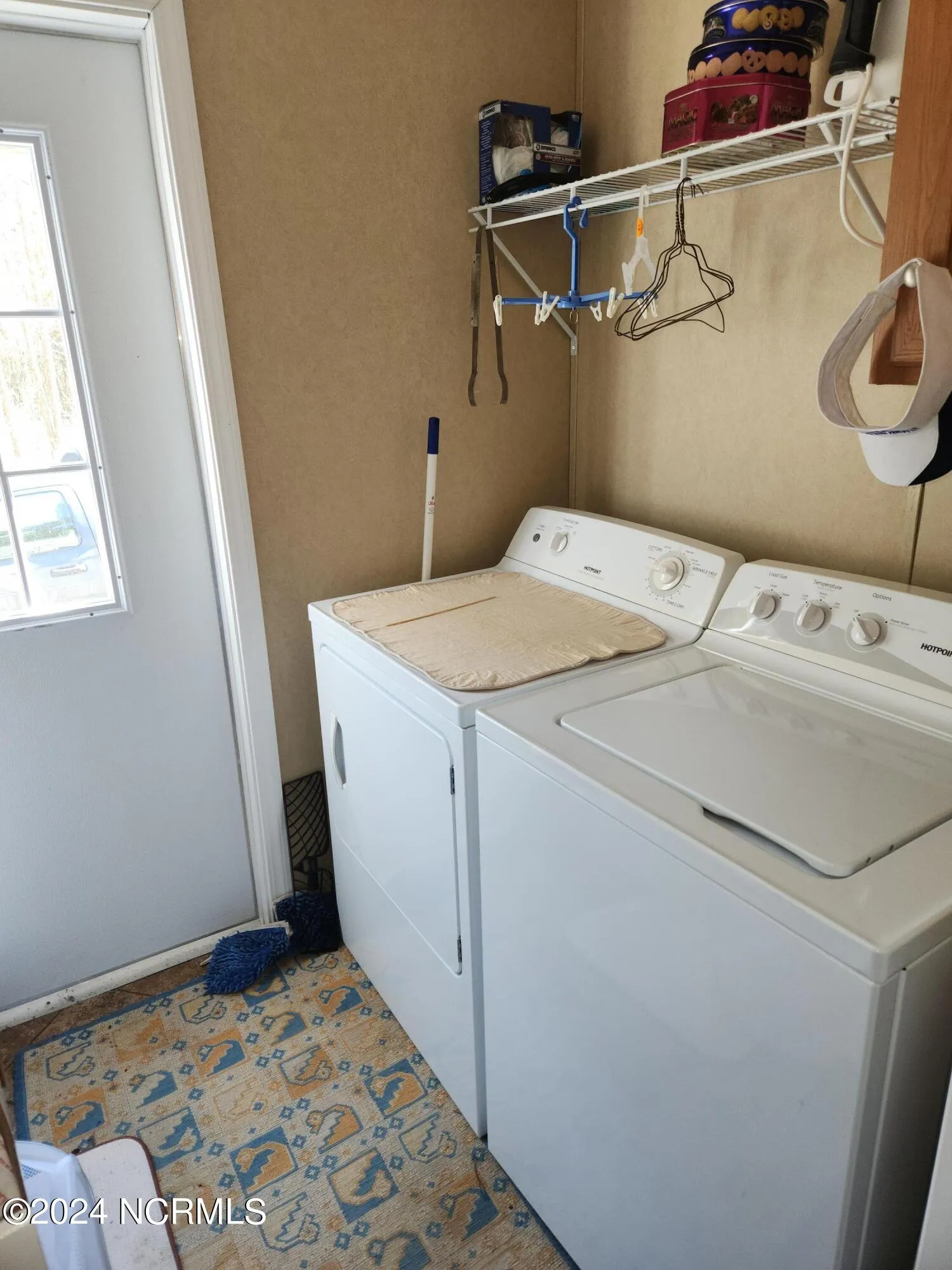 Dudley, North Carolina 28333, United States, 3 Bedrooms Bedrooms, ,2 BathroomsBathrooms,Residential,Pending,40463