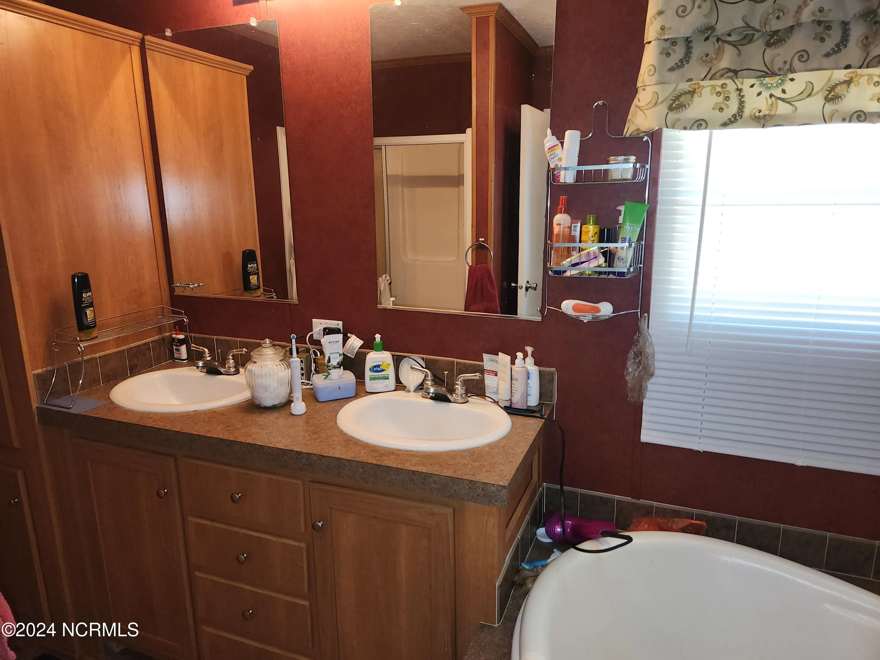 Dudley, North Carolina 28333, United States, 3 Bedrooms Bedrooms, ,2 BathroomsBathrooms,Residential,Pending,40463