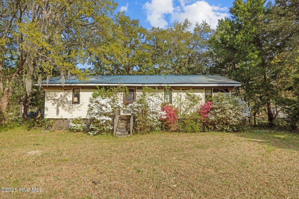Photo of 440 Village Drive, Beaufort, NC 28516 (MLS # 100499781)