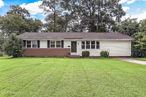 Photo of 814 Edgewood Drive, Jacksonville, NC 28540 (MLS # 100538598) Photo of 814 Edgewood Drive, Jacksonville, NC 28540 (MLS # 100538598)