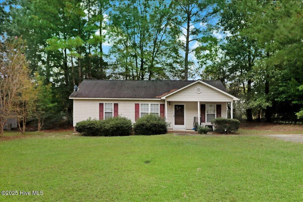 Photo of 150 Creekside Drive, Four Oaks, NC 27524 (MLS # 100532791)