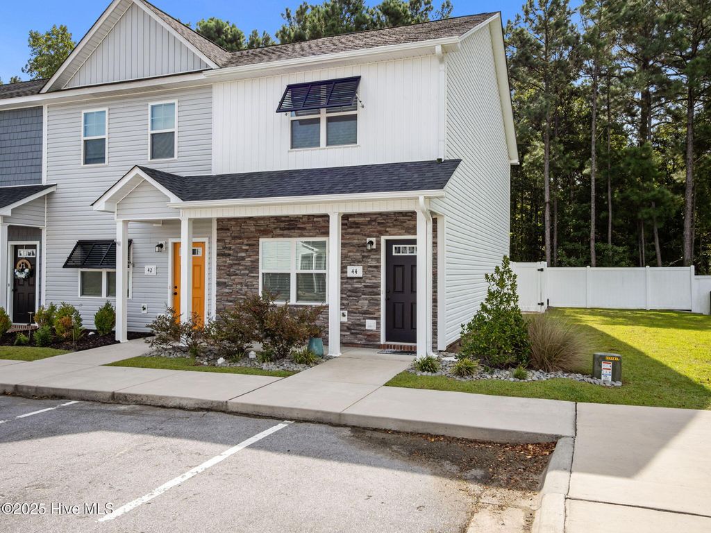 Photo of 44 Catalina Circle, Swansboro, NC 28584 (MLS # 100526711)