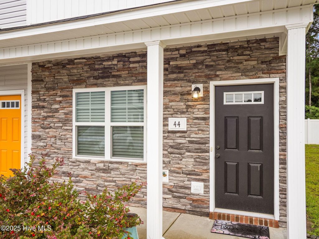 Photo of 44 Catalina Circle, Swansboro, NC 28584 (MLS # 100526711)