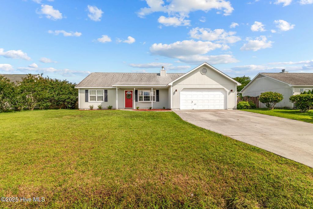 Photo of 425 Dion Drive, Hubert, NC 28539 (MLS # 100516174)