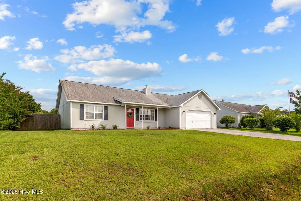 Photo of 425 Dion Drive, Hubert, NC 28539 (MLS # 100516174)
