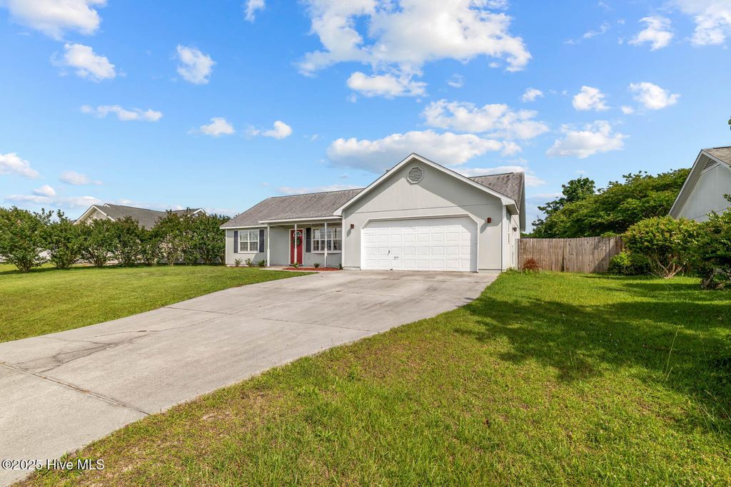 Photo of 425 Dion Drive, Hubert, NC 28539 (MLS # 100516174)